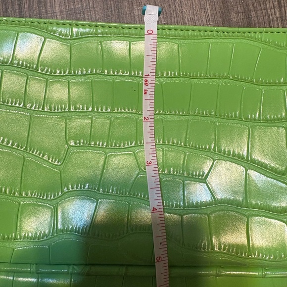 Green Croc-Embossed Shoulder Bag - Picture 4 of 4